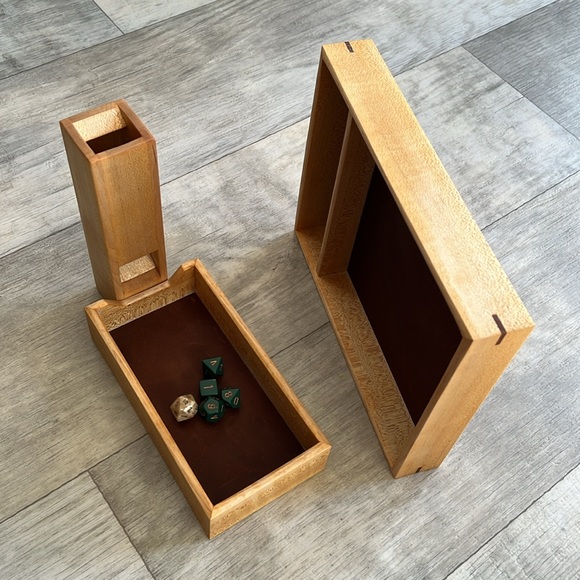 Handcrafted dice trays with tower - Picture 5 of 12